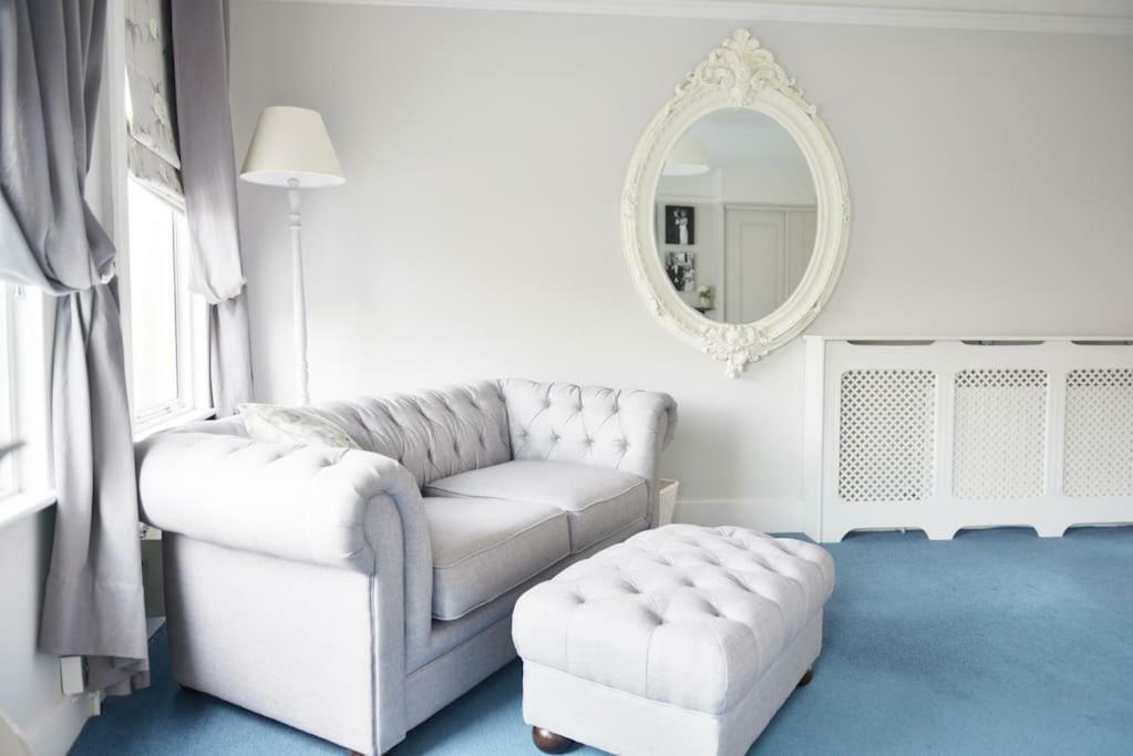 Summer House Thames Ditton Bagian luar foto