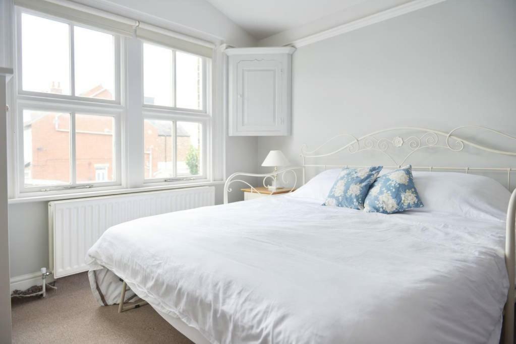 Summer House Thames Ditton Bagian luar foto