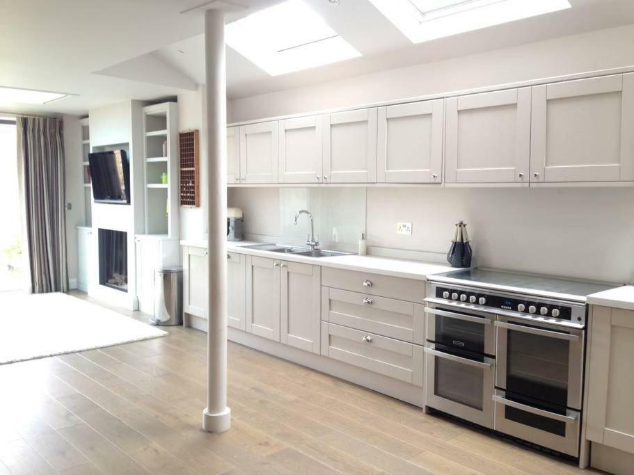Summer House Thames Ditton Bagian luar foto